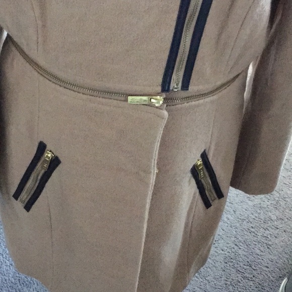 Reattachable Jacket - Picture 6 of 14